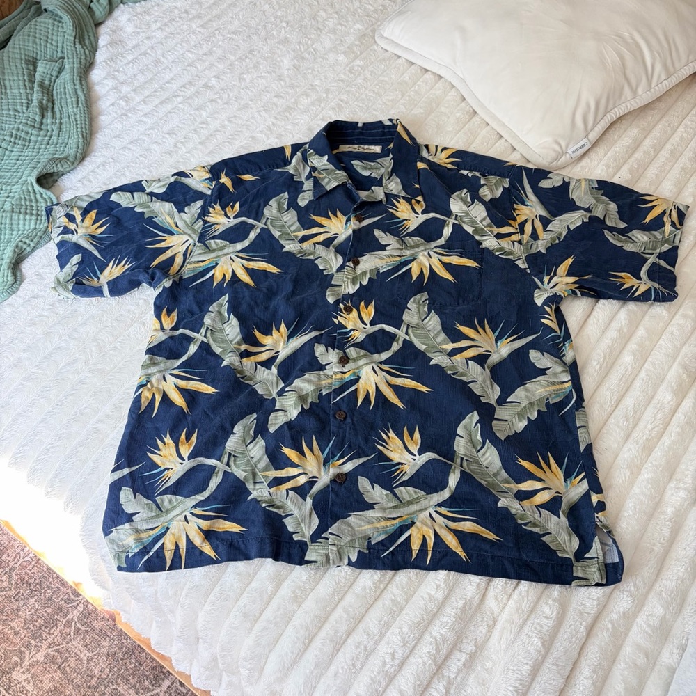 Tommy Bahama Navy Floral Short-Sleeve Hawaiian Shirt 100% Silk